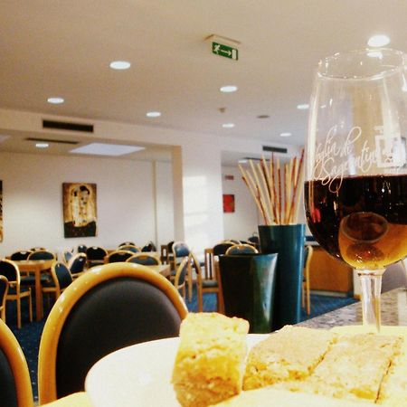 City Hotel & Suites Foligno Buitenkant foto