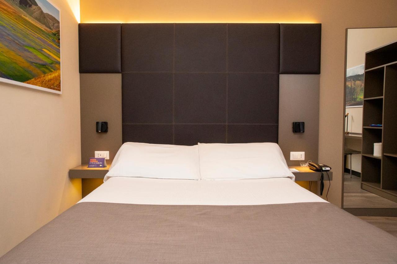 City Hotel & Suites Foligno Buitenkant foto