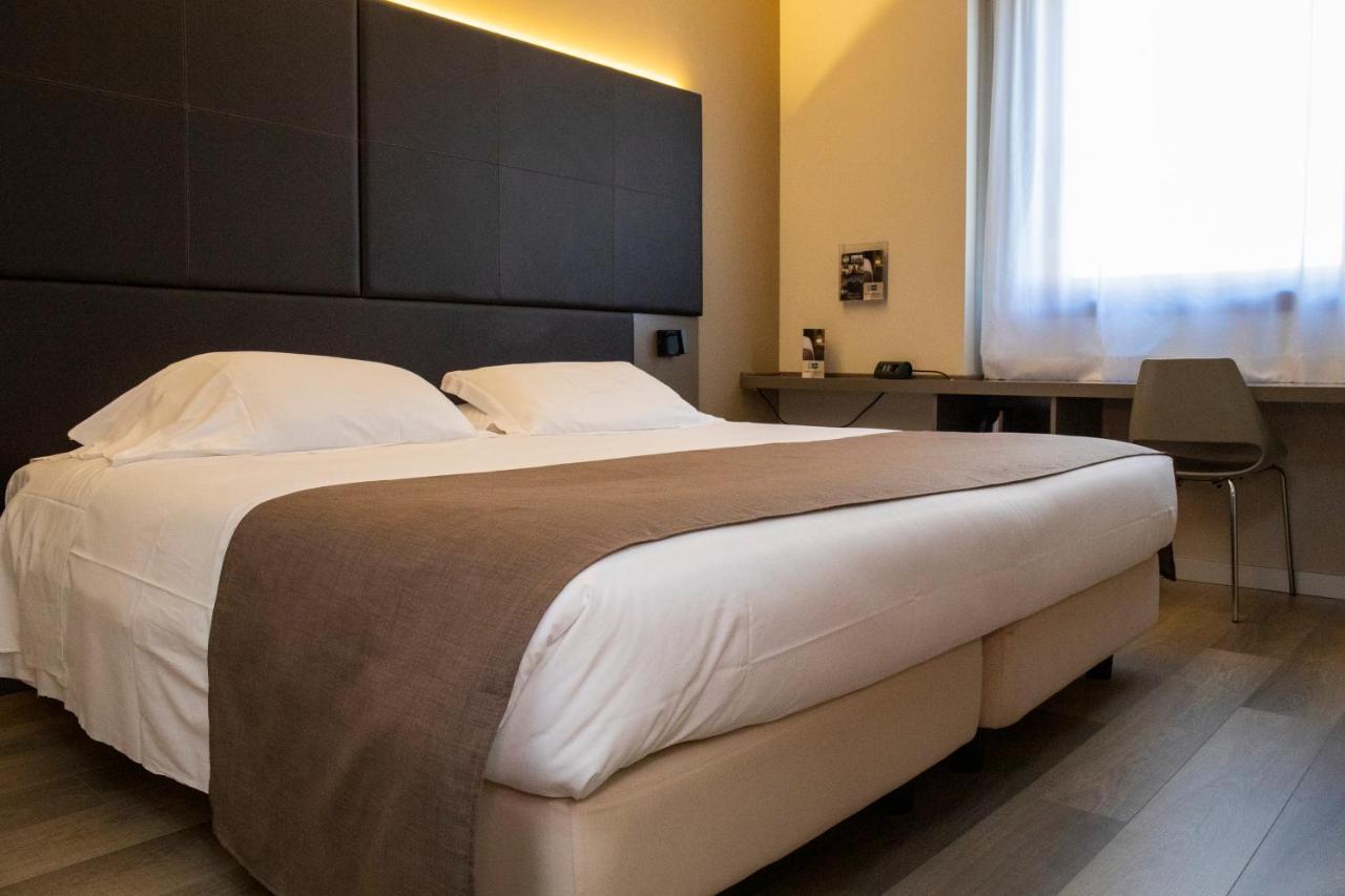 City Hotel & Suites Foligno Buitenkant foto