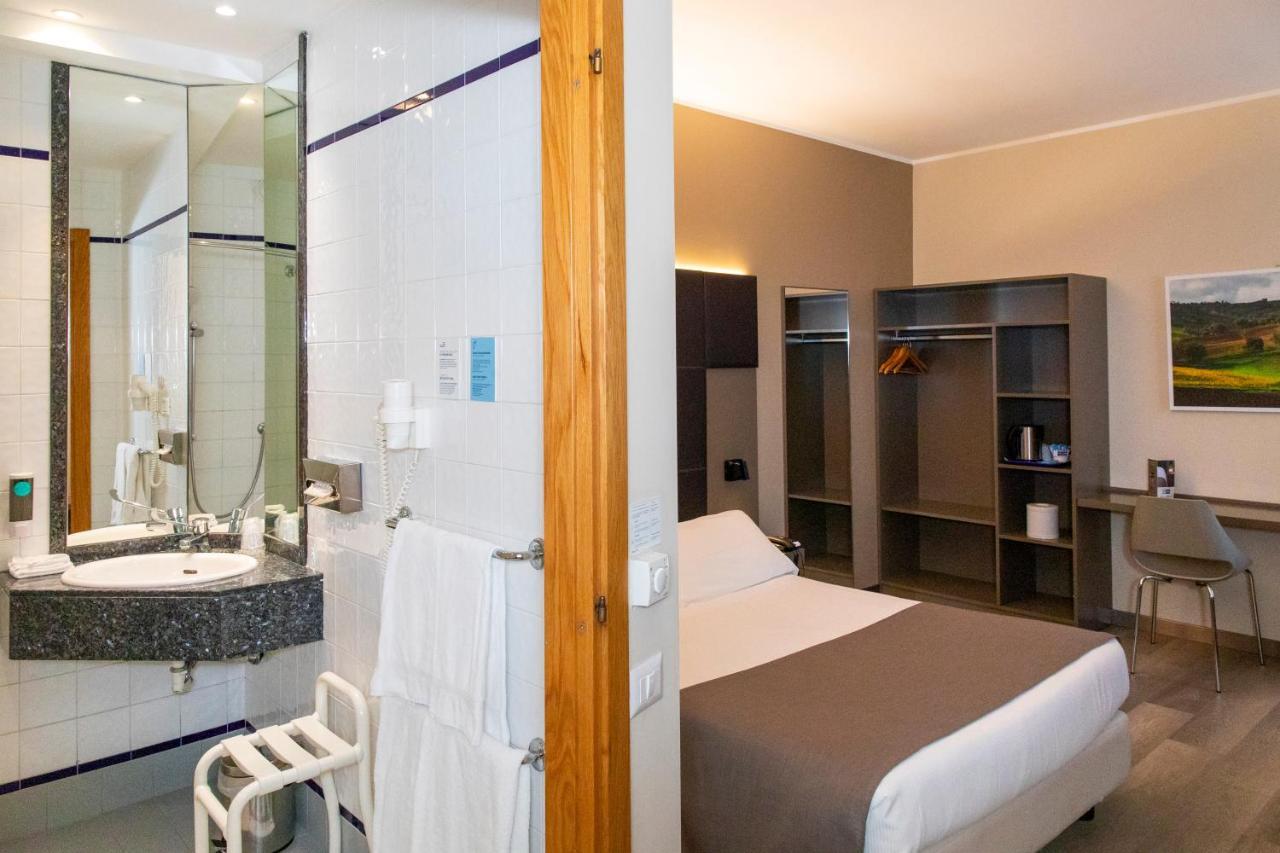 City Hotel & Suites Foligno Buitenkant foto