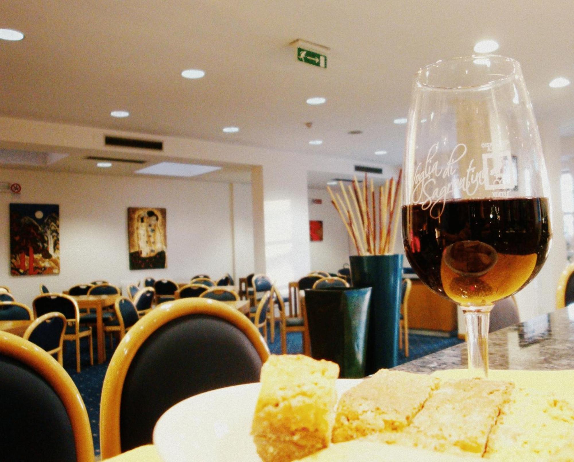City Hotel & Suites Foligno Buitenkant foto