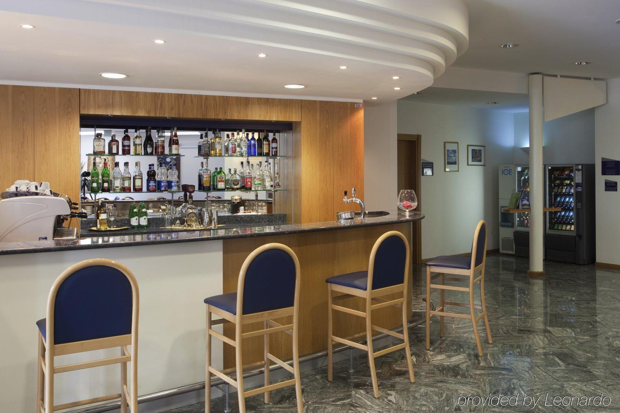City Hotel & Suites Foligno Restaurant foto
