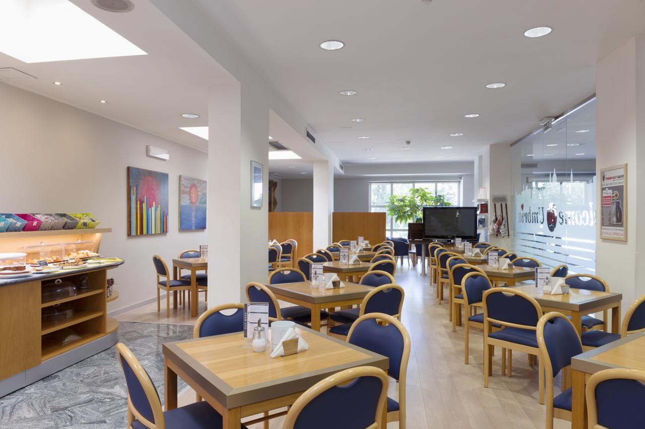 City Hotel & Suites Foligno Buitenkant foto