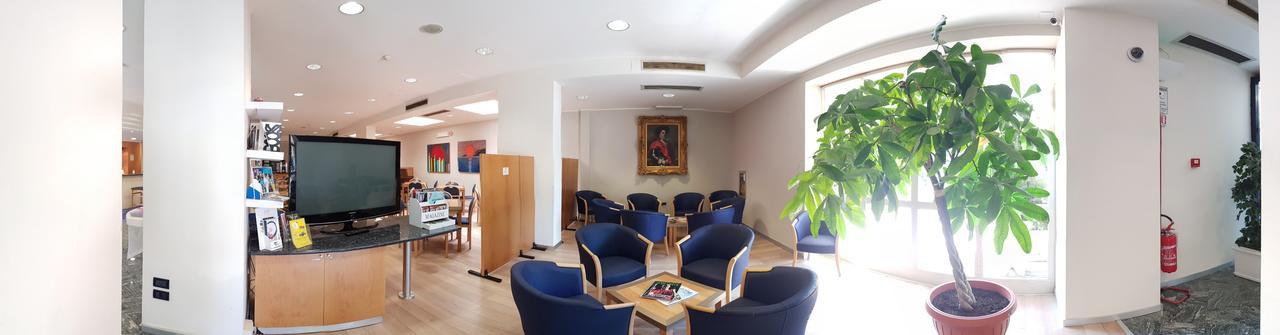 City Hotel & Suites Foligno Buitenkant foto