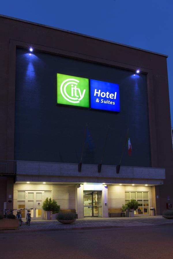 City Hotel & Suites Foligno Buitenkant foto
