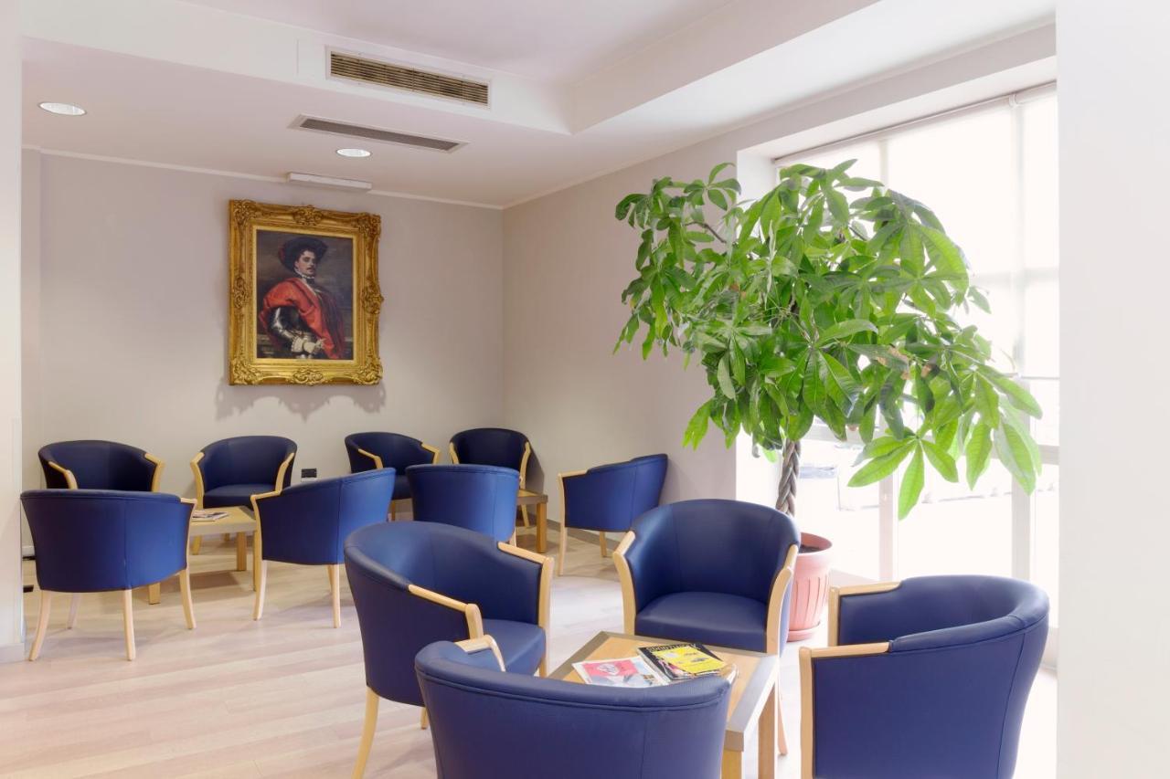 City Hotel & Suites Foligno Buitenkant foto