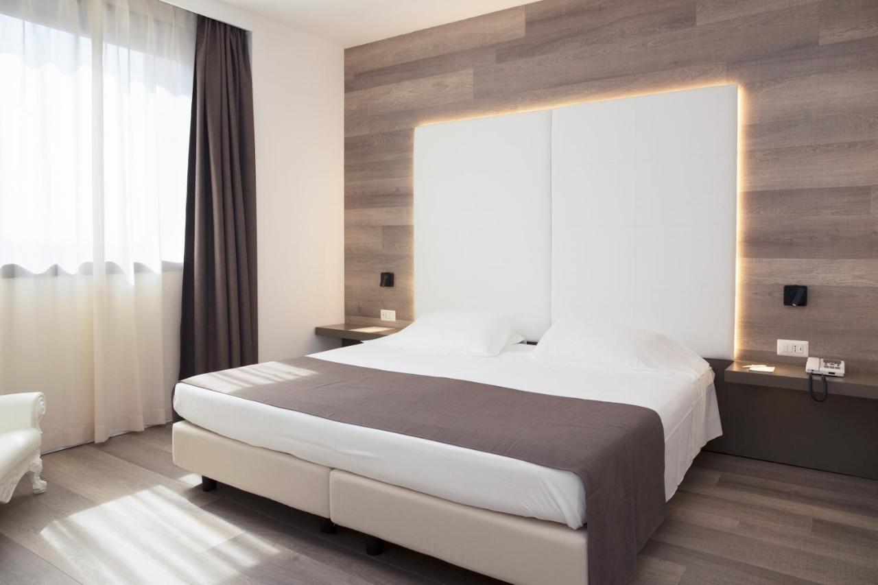 City Hotel & Suites Foligno Buitenkant foto