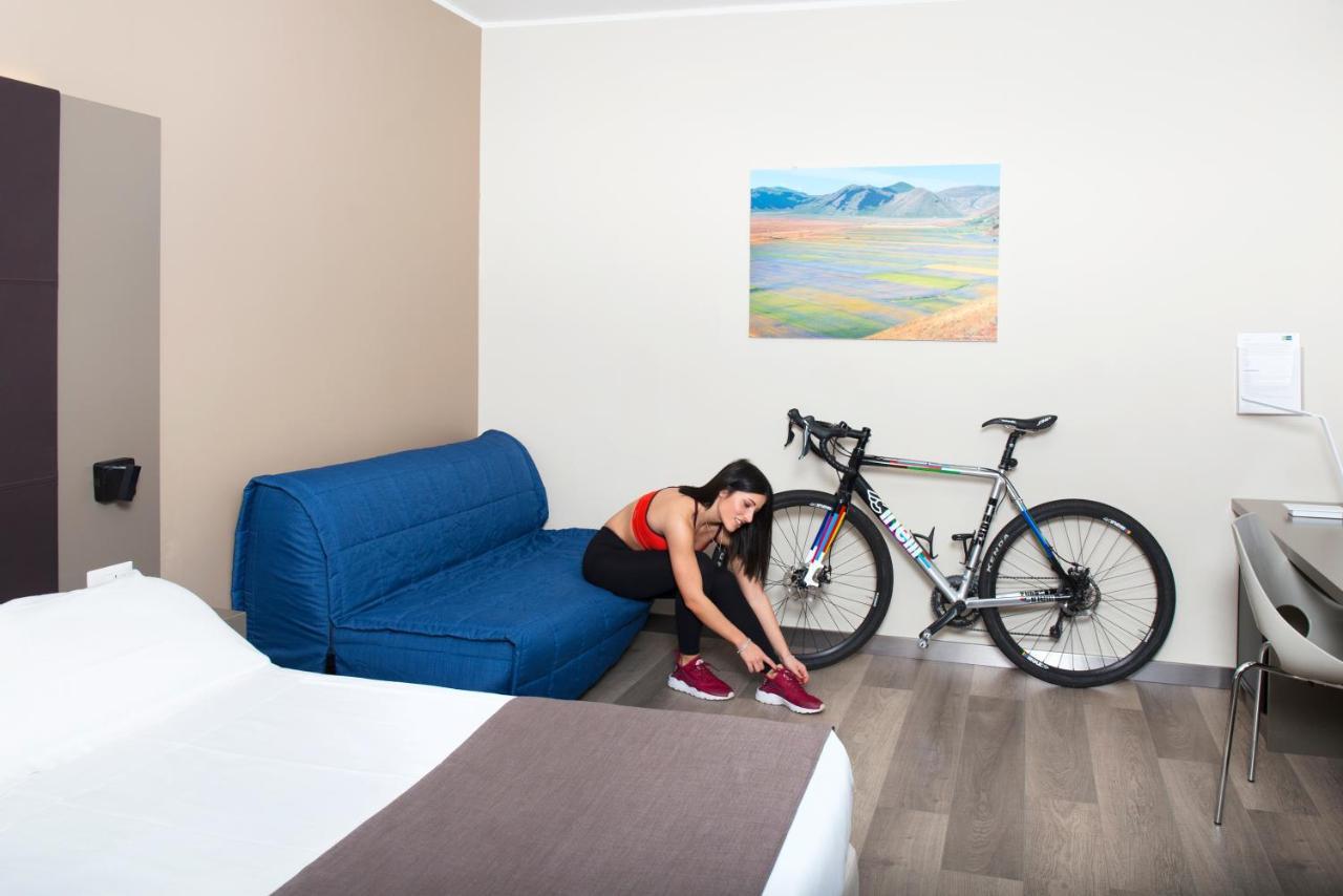 City Hotel & Suites Foligno Buitenkant foto